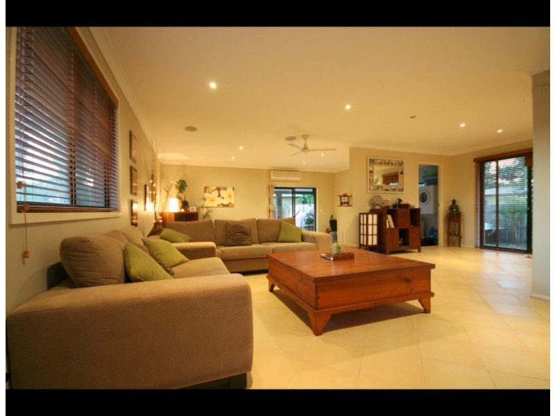 1 Moorhen Place, Burleigh Waters QLD 4220