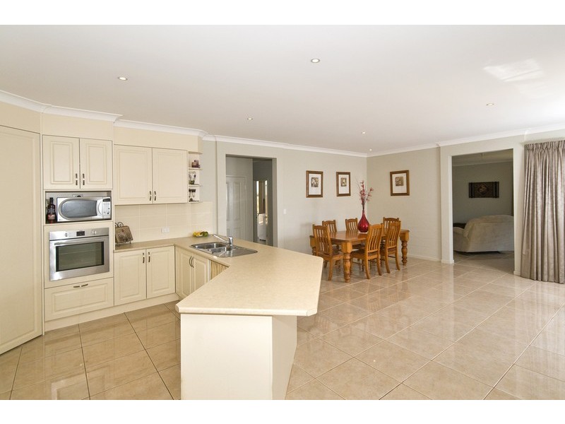 11 Laceflower Crt, Reedy Creek QLD 4227