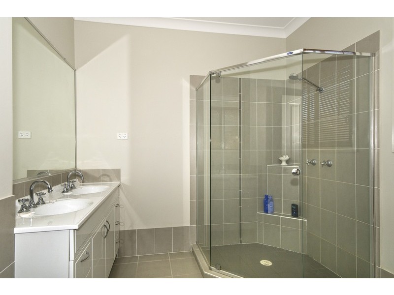 11 Laceflower Crt, Reedy Creek QLD 4227