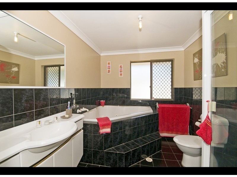 5 Larch Street, Tallebudgera QLD 4228