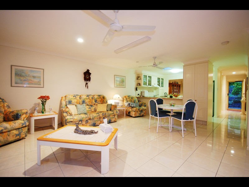 2/7 Sky Royal Tce, Burleigh Heads QLD 4220
