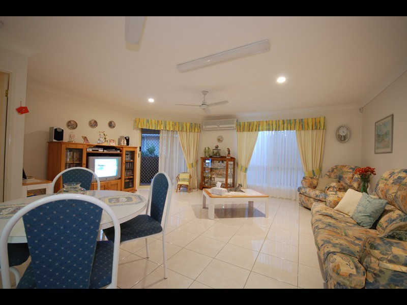 2/7 Sky Royal Tce, Burleigh Heads QLD 4220