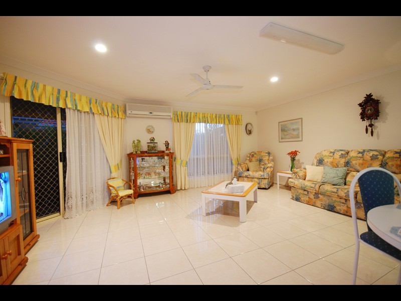 2/7 Sky Royal Tce, Burleigh Heads QLD 4220