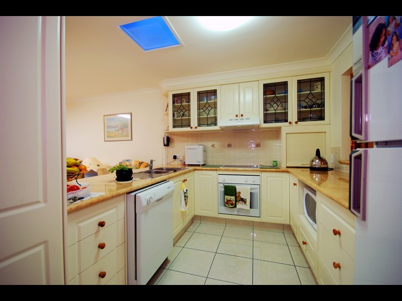 2/7 Sky Royal Tce, Burleigh Heads QLD 4220