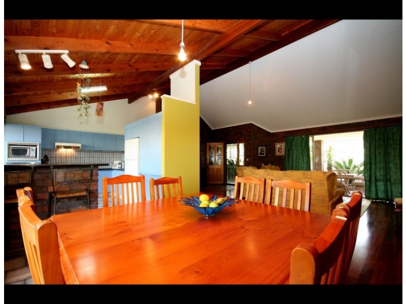1 Sittella Crescent, Burleigh Waters QLD 4220