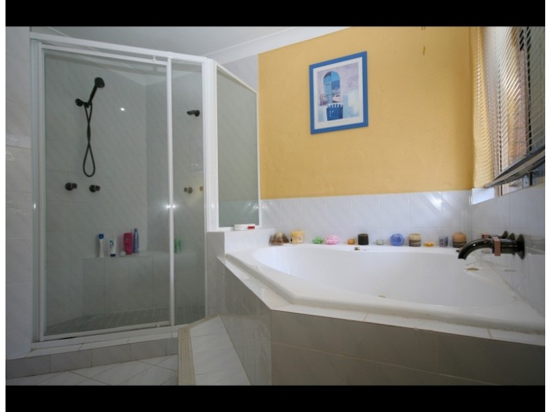 1 Sittella Crescent, Burleigh Waters QLD 4220