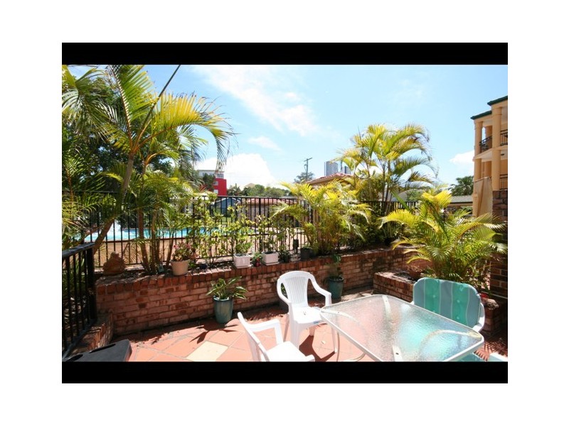 10/14 Spendelove Ave, Southport QLD 4215