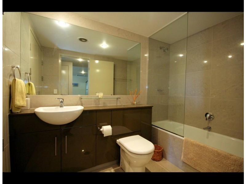 2005/1 Ocean Street, Burleigh Heads QLD 4220