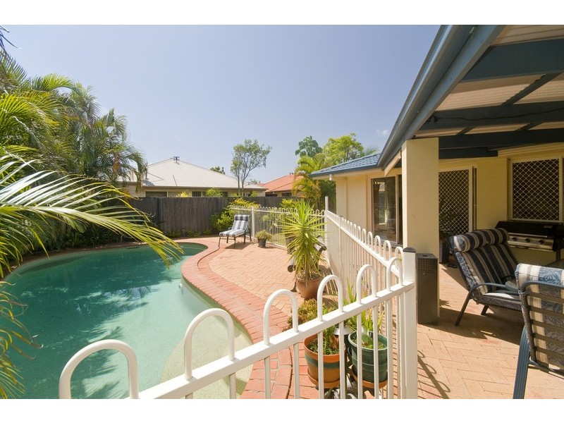 12 Gardendale Cr, Burleigh Waters QLD 4220