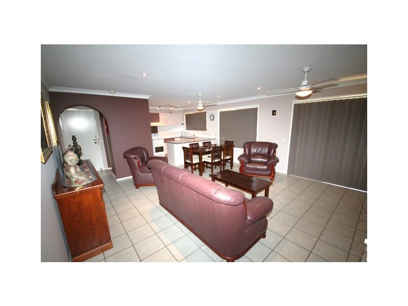 2/86 Christine Ave, Burleigh Waters QLD 4220