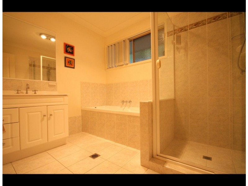 16 Sky Royal Tce, Burleigh Heads QLD 4220