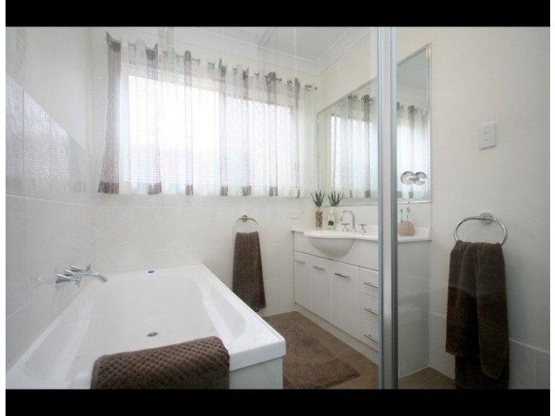 12 Frog Rock Cr, Reedy Creek QLD 4227