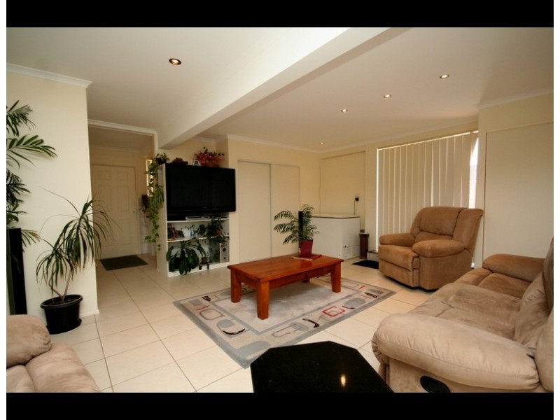 112 Albion Ave, Miami QLD 4220