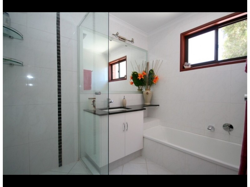 112 Albion Ave, Miami QLD 4220