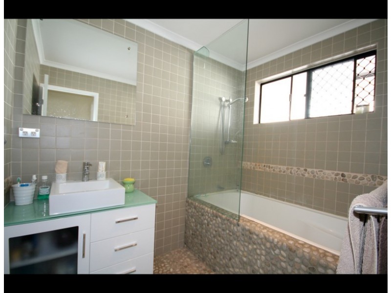 26 Dawn Parade, Miami QLD 4220