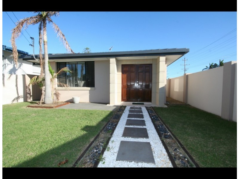 26 Dawn Parade, Miami QLD 4220