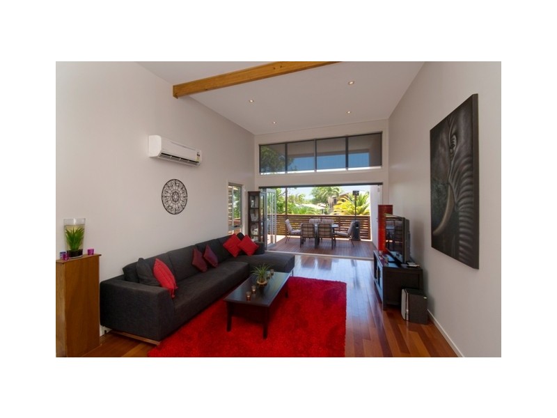 2/86 Palm Beach Ave, Palm Beach QLD 4221