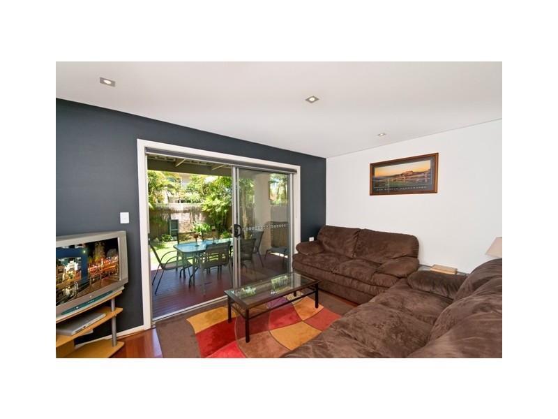 2/86 Palm Beach Ave, Palm Beach QLD 4221