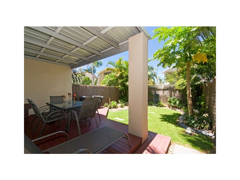 2/86 Palm Beach Ave, Palm Beach QLD 4221