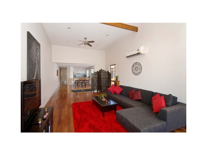 2/86 Palm Beach Ave, Palm Beach QLD 4221