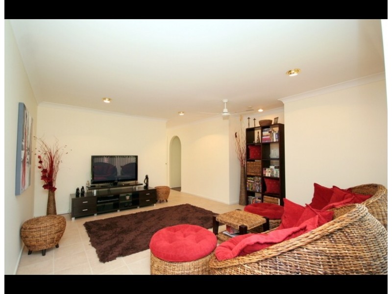 2/79 Treeview Drive, Burleigh Waters QLD 4220