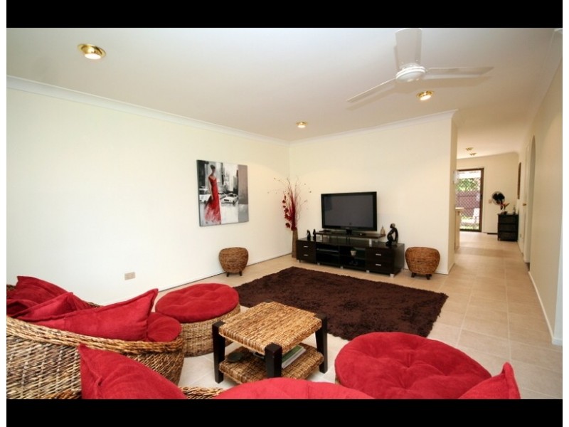 2/79 Treeview Drive, Burleigh Waters QLD 4220