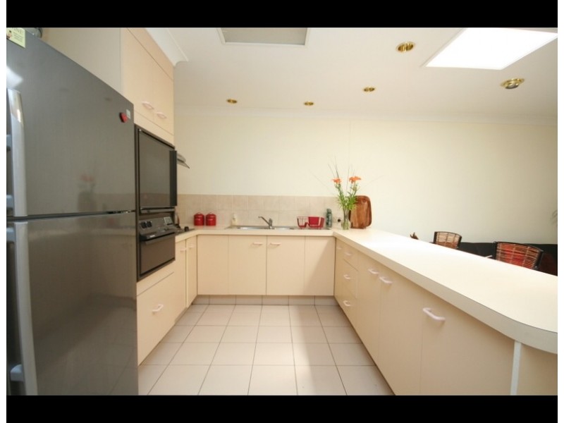 2/79 Treeview Drive, Burleigh Waters QLD 4220