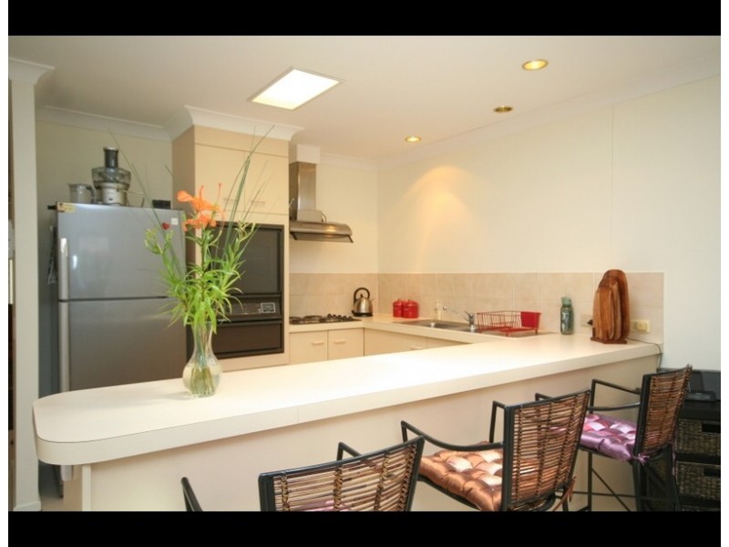 2/79 Treeview Drive, Burleigh Waters QLD 4220