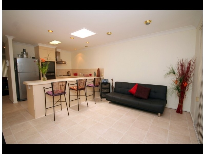 2/79 Treeview Drive, Burleigh Waters QLD 4220