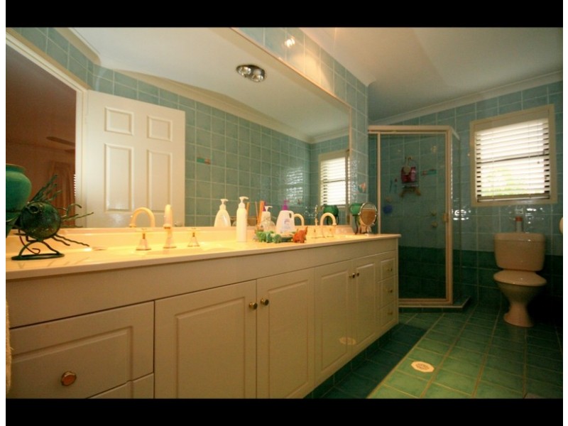 109 Dunlin Dr, Burleigh Waters QLD 4220