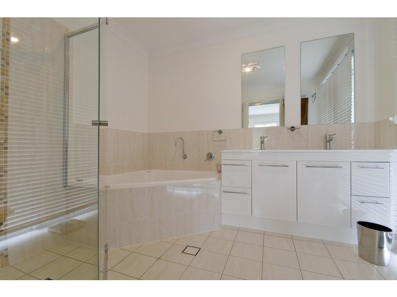 36 Grove Creek Close, Reedy Creek QLD 4227