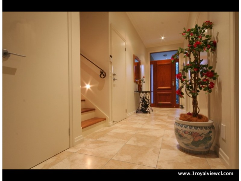 1B Royal View Cl, Burleigh Heads QLD 4220