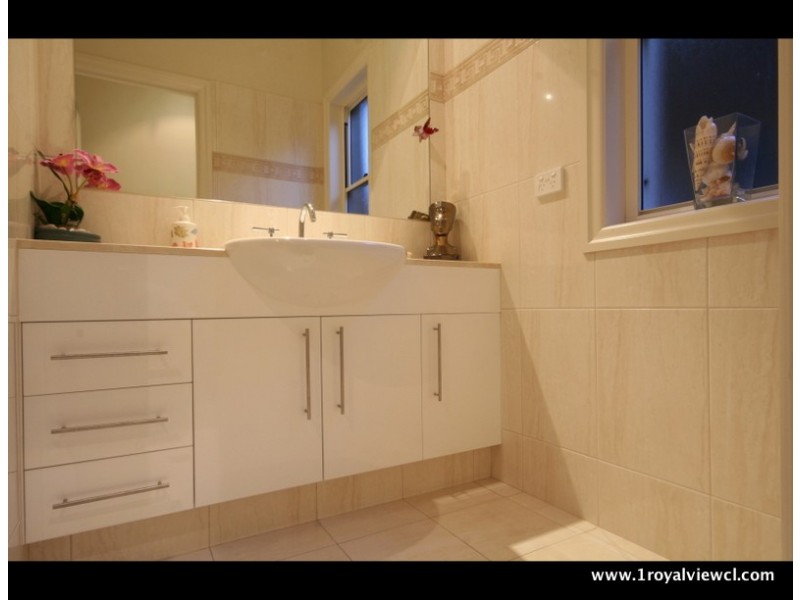 1B Royal View Cl, Burleigh Heads QLD 4220