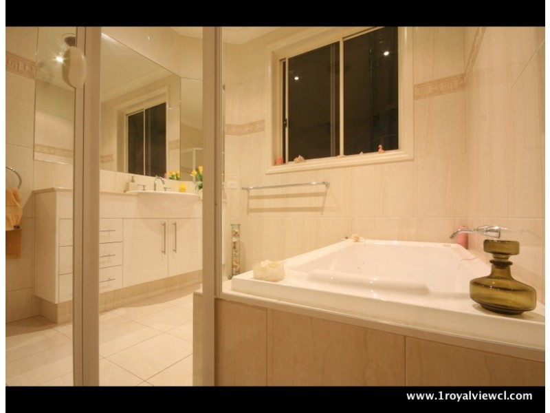 1B Royal View Cl, Burleigh Heads QLD 4220
