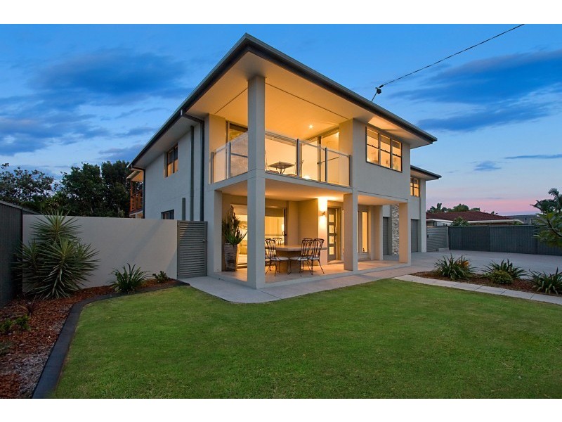 8 Kestrel Drive, Burleigh Waters QLD 4220