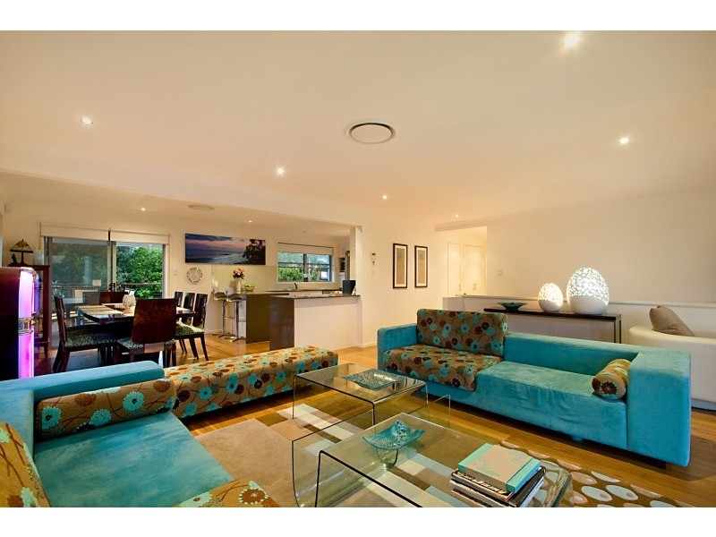 8 Kestrel Drive, Burleigh Waters QLD 4220