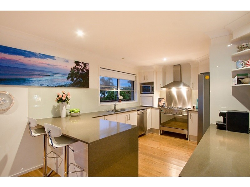 8 Kestrel Drive, Burleigh Waters QLD 4220