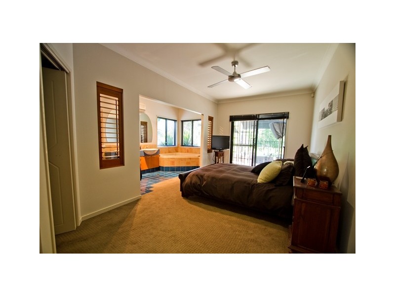 113 Dunlin Drive, Burleigh Waters QLD 4220