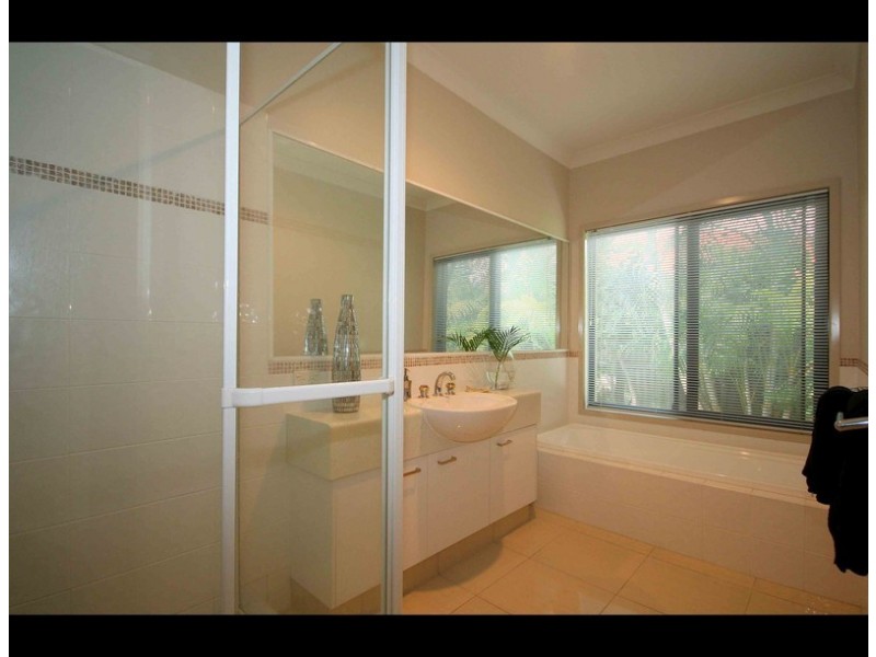 113 Dunlin Drive, Burleigh Waters QLD 4220