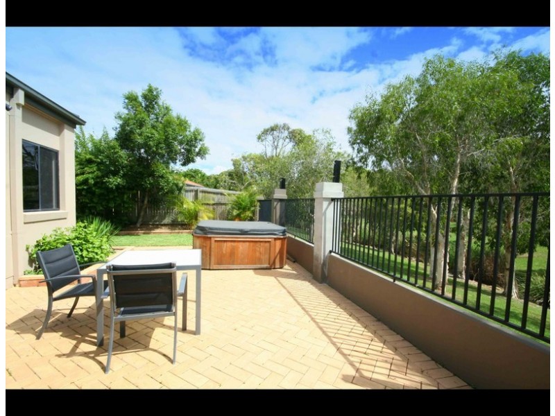 113 Dunlin Drive, Burleigh Waters QLD 4220