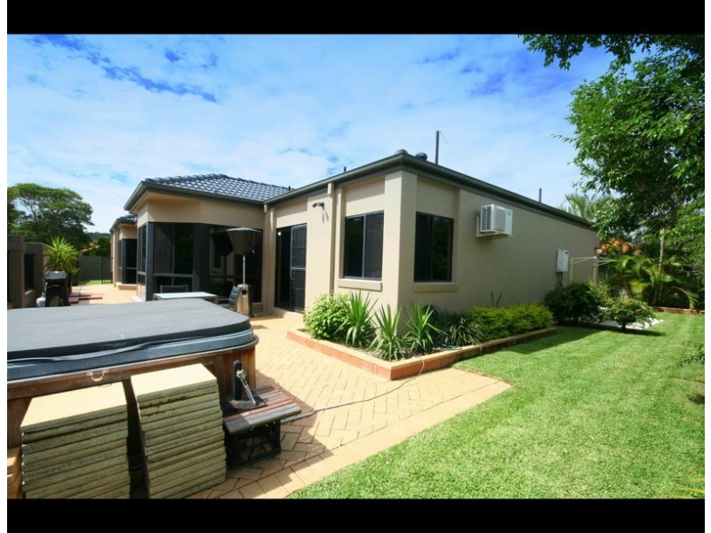 113 Dunlin Drive, Burleigh Waters QLD 4220