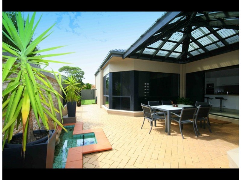 113 Dunlin Drive, Burleigh Waters QLD 4220