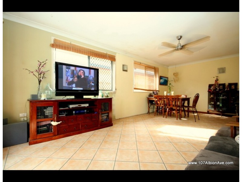 107 Albion Avenue, Miami QLD 4220