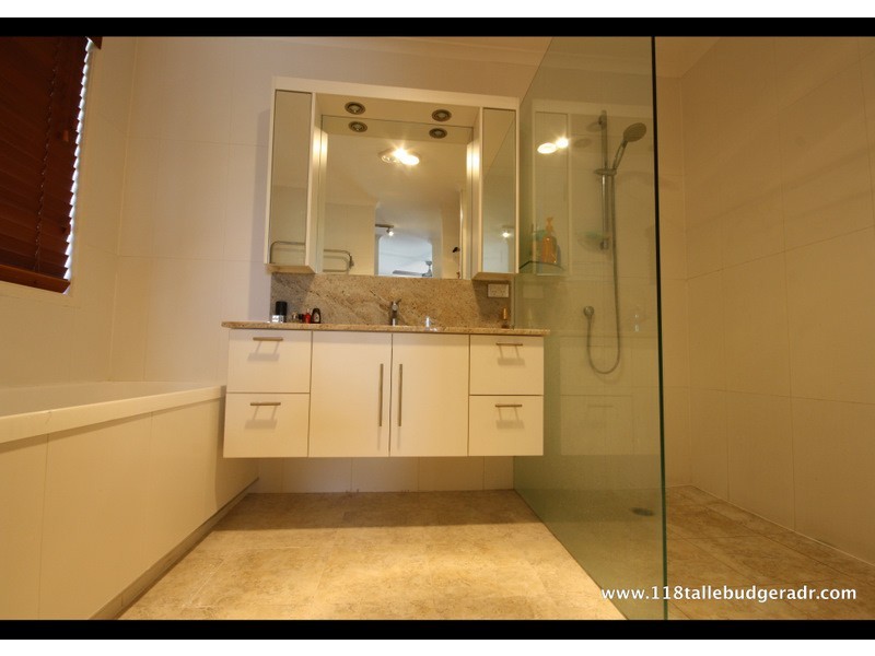 118 Tallebudgera Drive, Palm Beach QLD 4221