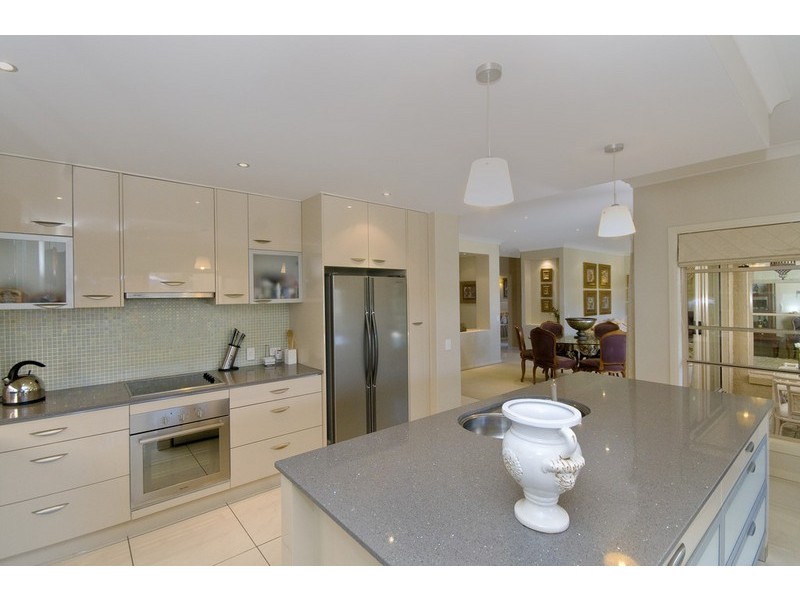 116 Dunlin Drive, Burleigh Waters QLD 4220