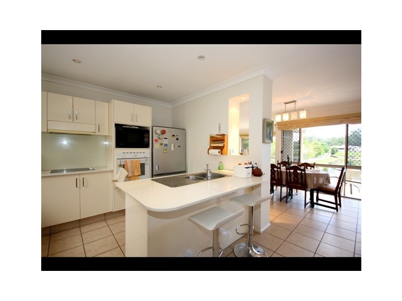 28 Lakes Circuit, Burleigh Waters QLD 4220