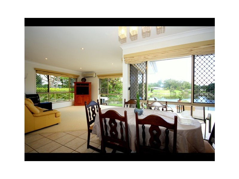 28 Lakes Circuit, Burleigh Waters QLD 4220