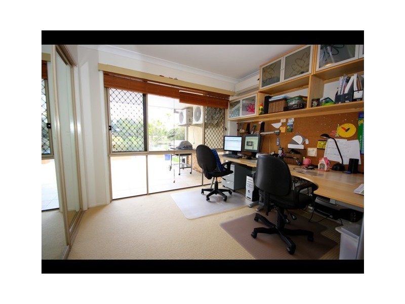 28 Lakes Circuit, Burleigh Waters QLD 4220
