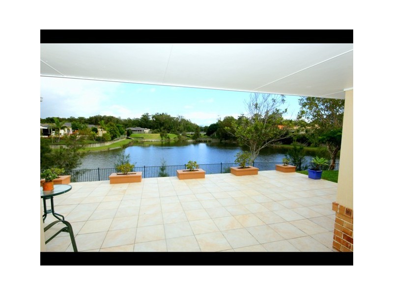 28 Lakes Circuit, Burleigh Waters QLD 4220