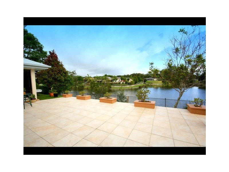 28 Lakes Circuit, Burleigh Waters QLD 4220